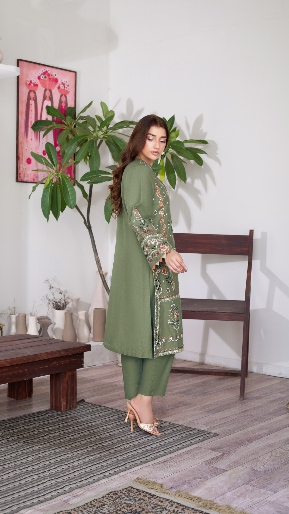 Stylish and graceful 3-piece women’s dress